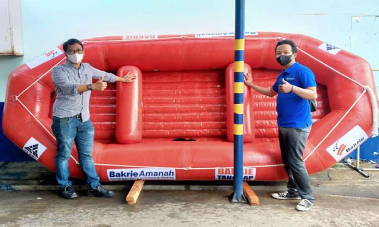 Seremoni Kerjasama Pengelolaan Perahu Karet. Bakrie Amanah, Bakrie Tanggap dan PT Braja Mukti Cakra
