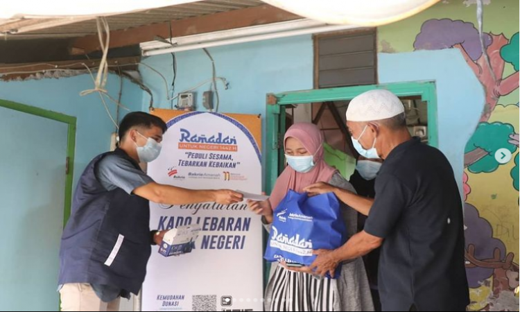 Setelah Menteng, Bakrie Amanah juga berikan 50 paket Kado Lebaran Anak Negeri di Kalideres