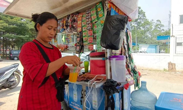 Program Amanah Fund Fasilitasi Legalitas Usaha Ibu Oyoheti Juhaeti