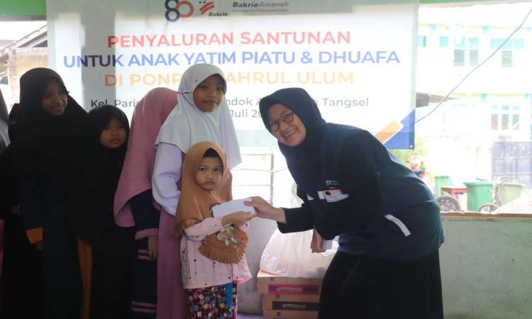Penyaluran Santunan untuk Yatim Piatu dan Dhuafa di Ponpes Bahrul Ulum