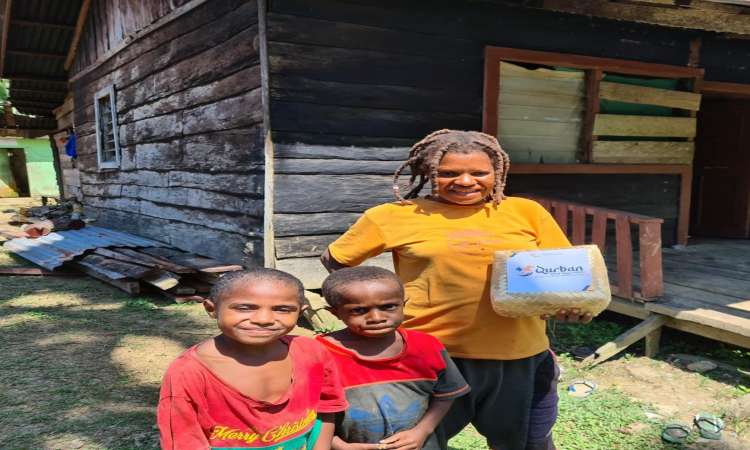 PT Kaltim Prima Coal Salurkan Hewan Qurban Sapi di Kampung Wonorejo, Kabupaten Keerom, Papua