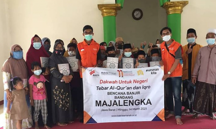 Bakrie Amanah berkolaborasi dengan @riungan_shodaqoh dan @urunankita hadir dikota Majalengka pada kegiatan Dakwah Untuk Negeri