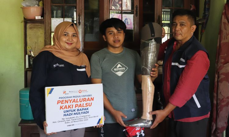 Penyaluran Kaki Palsu Untuk Hadi Mulyadi