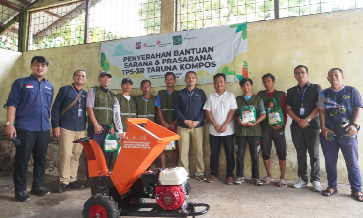PT Bakrieland Development Tbk Serahkan Alat Pencacah Kompos kepada Taruna Kompos Mulyaharja