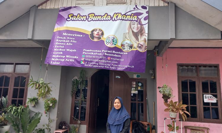 Ibu Nia, dari Seorang Pekerja Salon sampai Nekad Buka Usaha Salon Sendiri