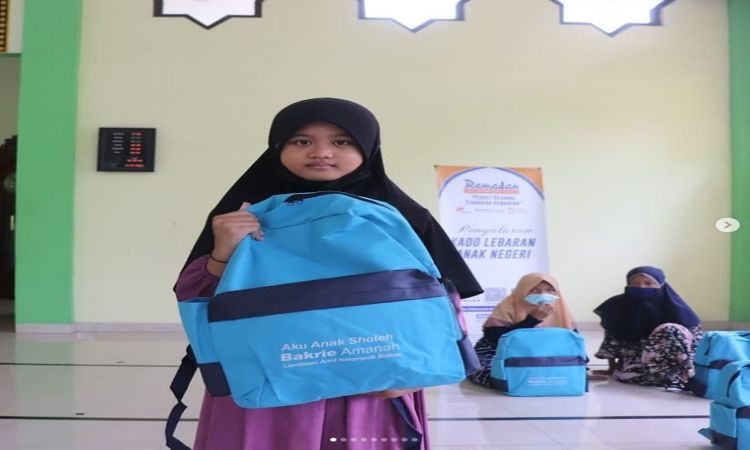 80 Paket Kado Lebaran Anak Negeri Dibagikan Di PT Bina Usaha Mandiri Mizusawa