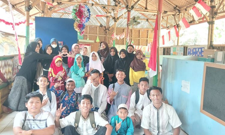Tingkatkan Pesona Diri Melalui Karakter yang Komunikatif dan Inovatif