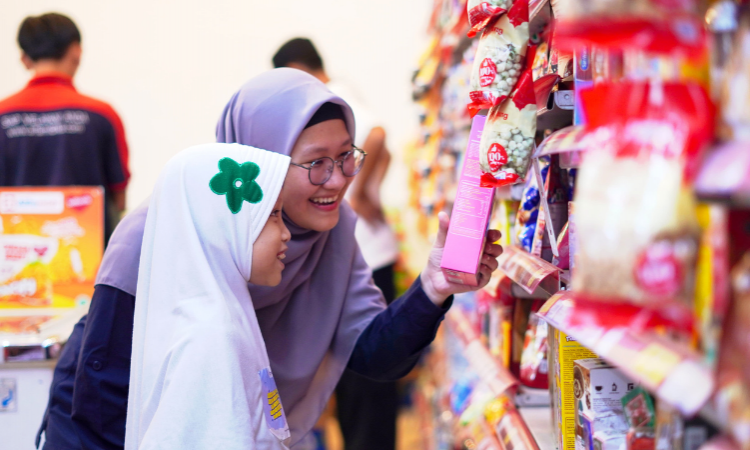 Senyum Mereka Hadiah Terindah Lebaran