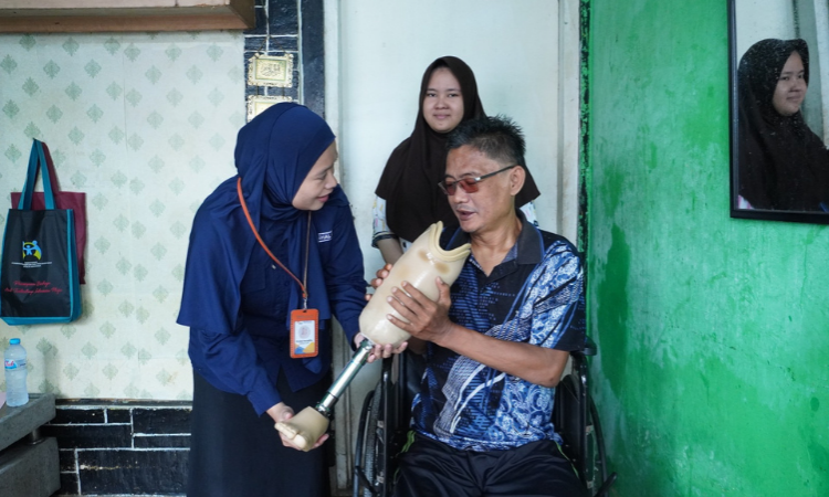 Langkah Baru, Harapan Baru: Bantuan Kaki Palsu untuk Rudi Maulana
