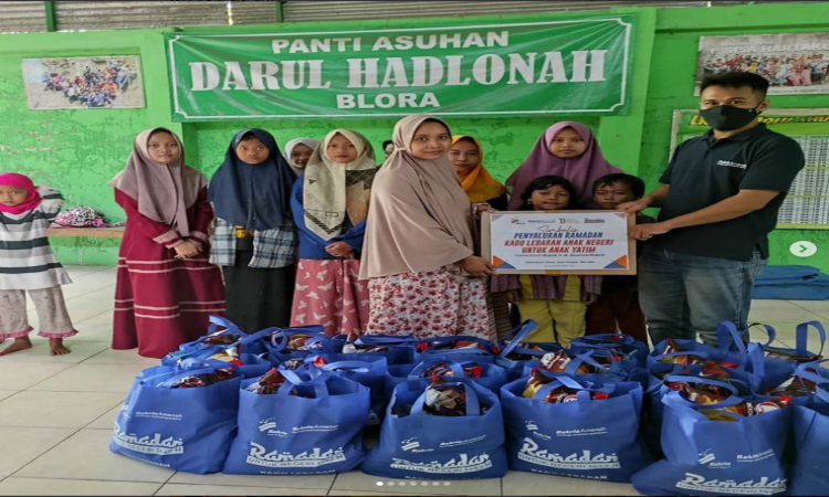Penyaluran Ramadan Kado Lebaran Anak Negeri Untuk Anak Yatim Panti Darul Hadlonah, Blora