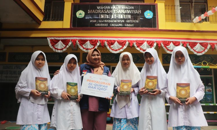 Penyaluran Qur'an dan Iqro untuk Madrasah, Pondok Pesantren &amp; Masyarakat