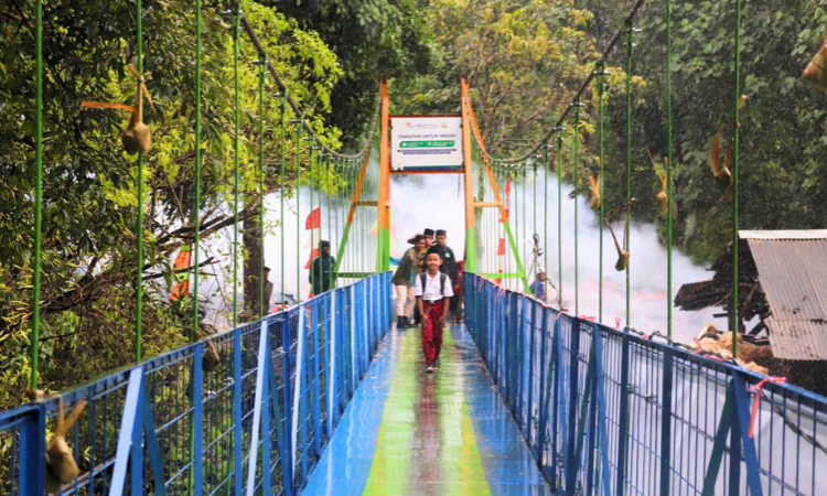 Berawal Dari Sosial Media, Jembatan Gantung Sepanjang 44 Meter Akhirnya Terbentang, Masyarakat Desa Waringinsari Langsung Rasakan Manfaatnya