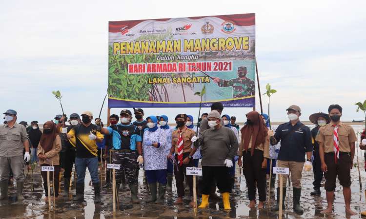 Peringati Hari Menanam Pohon Indonesia, Bakrie Amanah, Kaltim Prima Coal &amp; Lanal Sangatta Gelar Aksi Tanam 7000 Pohon