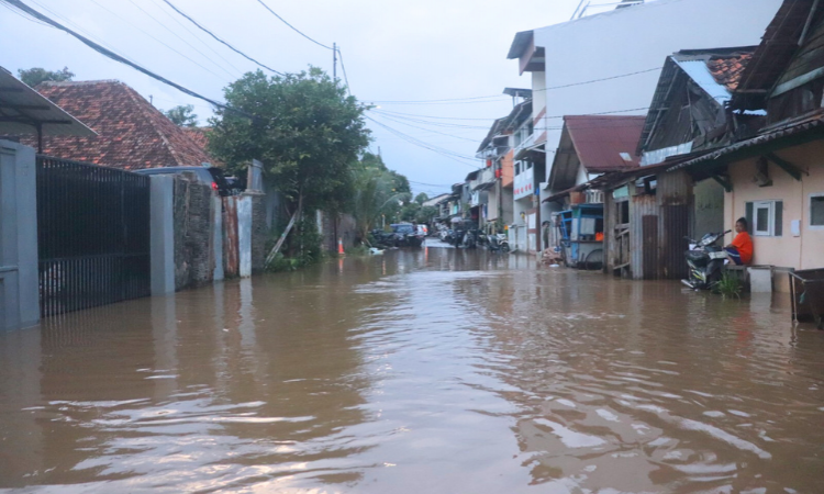 Bakrie Amanah Hadir untuk Penyintas Banjir: 200 Paket Buka Puasa Disalurkan di Matraman