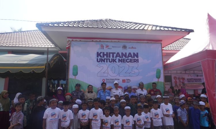 Kemeriahan Khitanan Untuk Negeri Bakrie Amanah di Desa Muara Kintap untuk 100 Anak Yatim &amp; Dhuafa