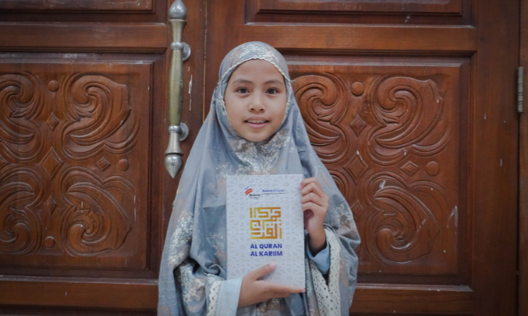 EMP dan Bakrie Amanah Salurkan 1000 Mushaf Al Quran di Riau
