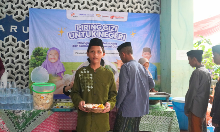Peringati Idul Adha, Bakrie Amanah Salurkan Makanan Bergizi Lewat Program “Piring untuk Negeri” di Pesantren Darur Rosyid, Jakarta Barat