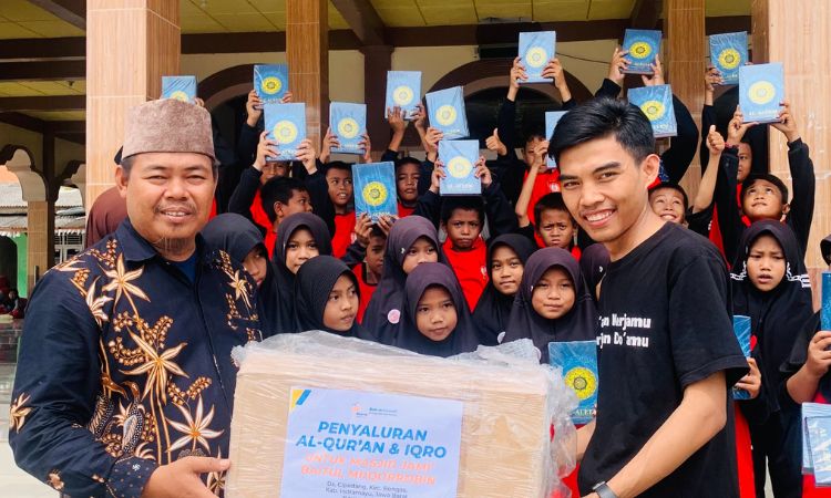 Penyaluran Al- Quran Sebanyak 112 dan Iqro Eksemplar di Blok Kanem
