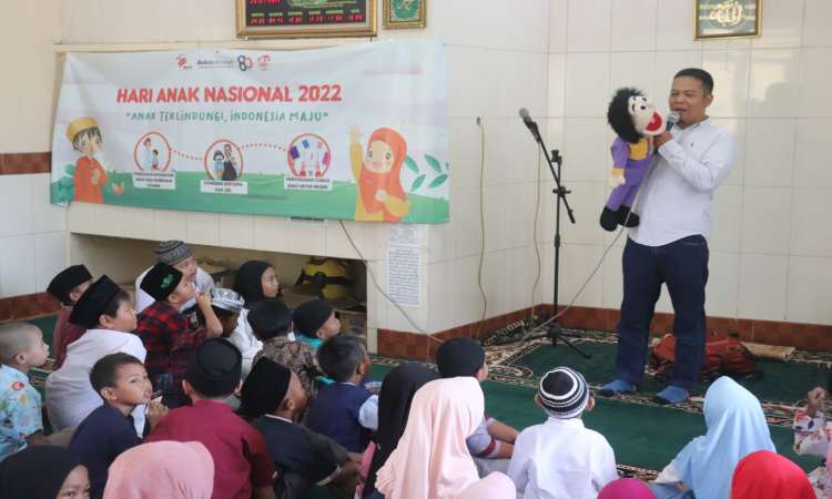 Memperingati Hari Anak Nasional Bakrie Amanah Ceriakan Anak anak di Kampung Apung