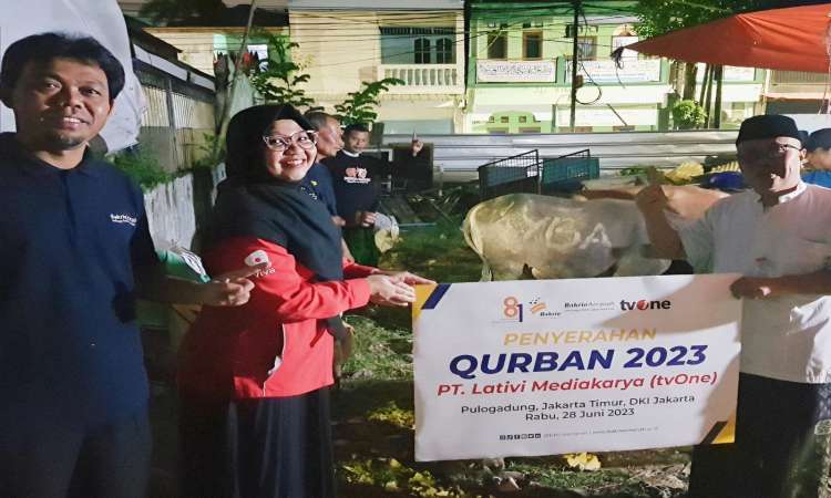 TvOne Kerjasama dengan LAZNAS Yayasan Bakrie Amanah Menyalurkan Dua Ekor Sapi Qurban di Jakarta Timur