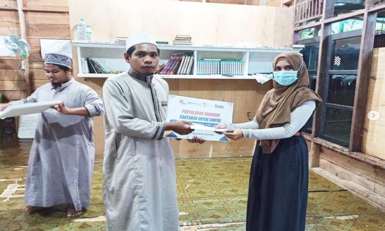 Penyaluran Ramadhan Santunan Untuk Santri Papua Barat