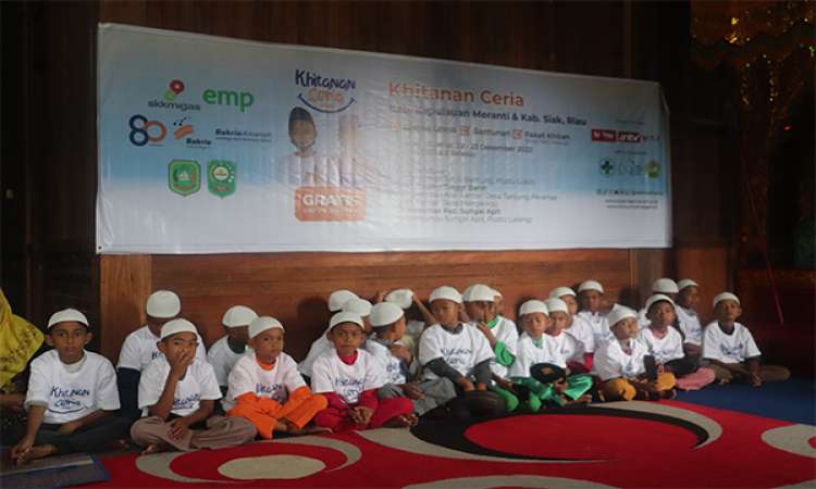 PT Energi Mega Persada Bersama Bakrie Amanah Gelar Khitanan Ceria di Merbau Provinsi Riau