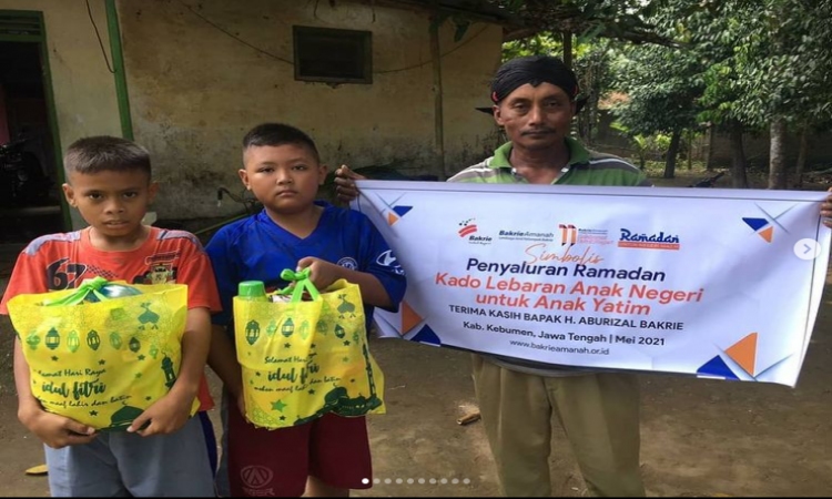 Bakrie Amanah Salurkan Kado Lebaran Anak Negeri di Kebumen, Jawa Tengah