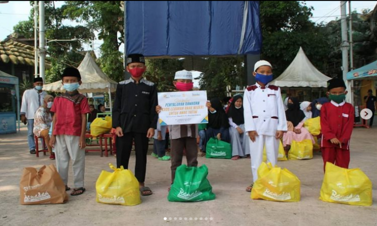 Bakrie Amanah kembali membagikan paket Kado Lebaran Anak Yatim di Bogor