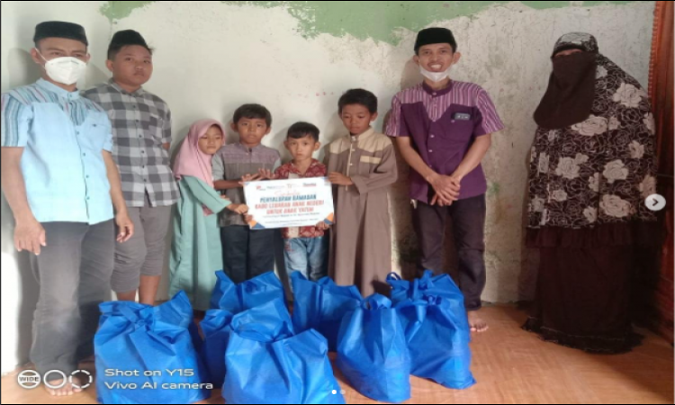 Penyaluran kado lebaran anak negeri di Makassar, Sulawesi Selatan