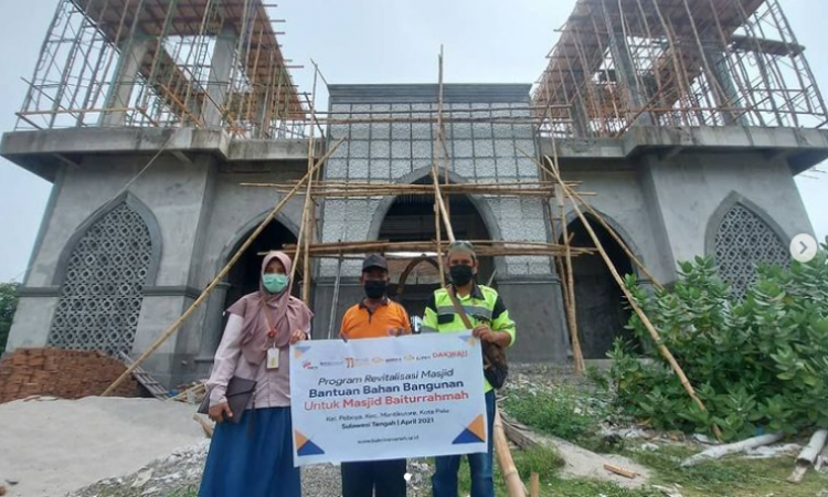 Penyaluran Bantuan bahan bangunan masjid Baiturahmah, Poboya