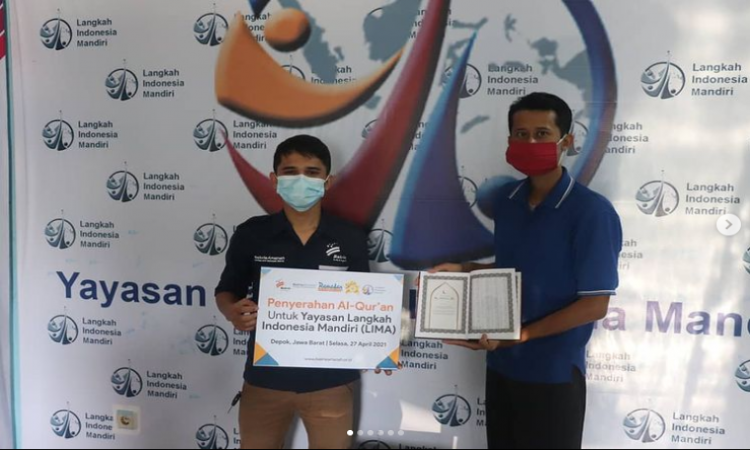 Penyerahan Al-Qur'an Untuk Yayasan Langkah Indonesia Mandiri (LIMA)