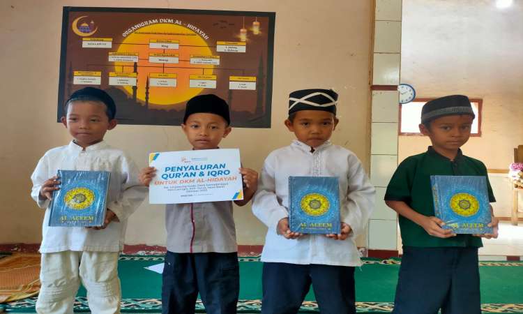 Penyaluran Al-Qur'an &amp; Iqro untuk DKM Al-Hidayah Samuderajaya