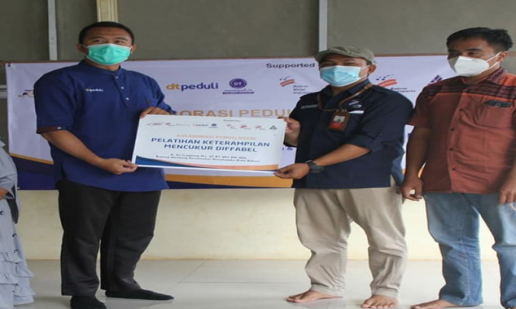 Bakrie Amanah Kembali Berkolaborasi Dengan DT Peduli Luncurkan Program Pelatihan Mencukur Bagi Penyandang Disabilitas di Bekasi