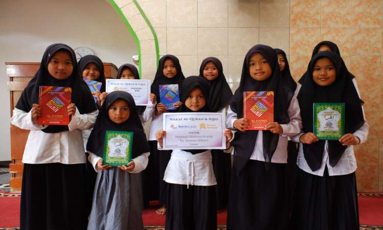 Penyaluran Program Wakaf Al-Qur'an dan Iqro di Sumedang dan Garut - Jawa Barat