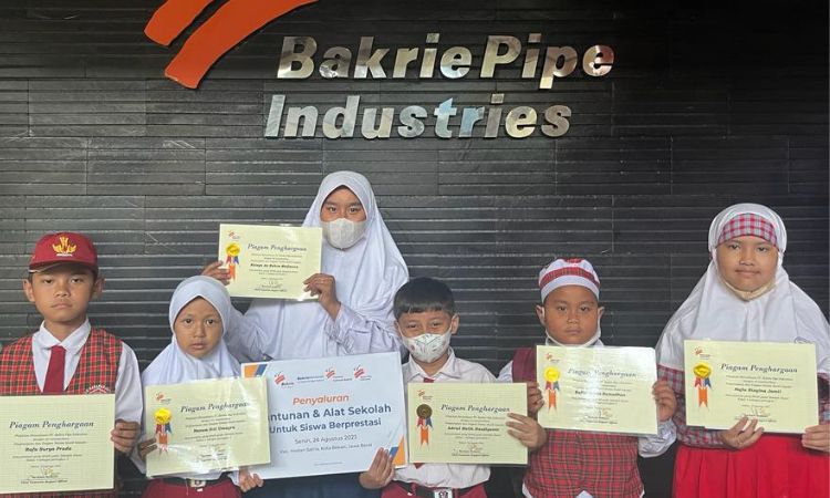 Penyaluran Santunan &amp; Alat Sekolah untuk Siswa Berprestasi