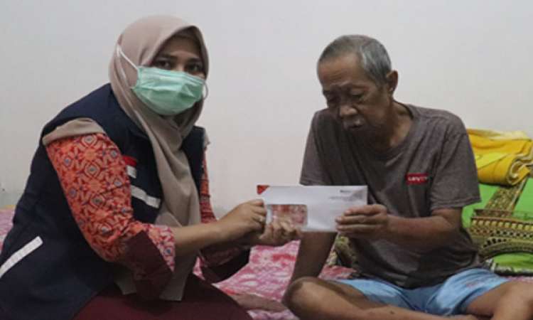 Bakrie Amanah Bantu Pak Ogah "Si Unyil" untuk Biaya Pengobatan