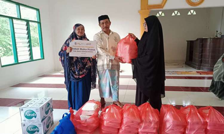 Kegiatan Ramadan Bakrie Amanah Penyaluran Paket Berbuka Puasa Di Bone Sulawesi Selatan