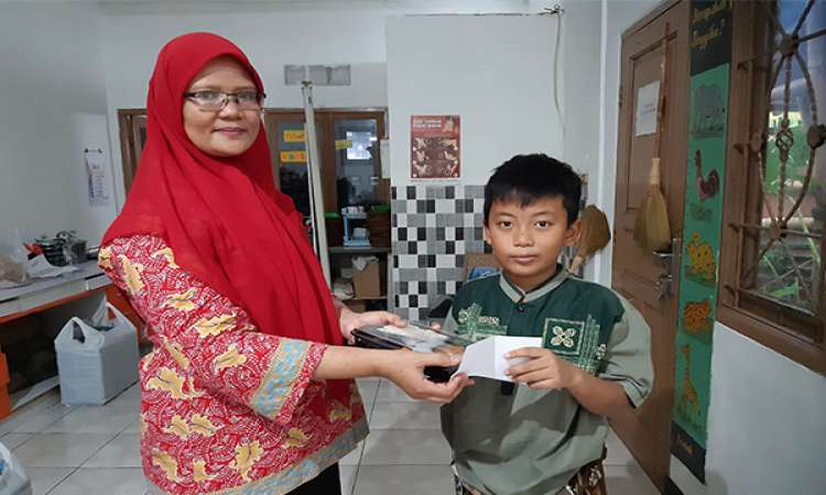 Kegiatan Ramadan Bakrie Amanah Penyaluran Paket Buka Puasa Di Yayasan Bakti Nurul Iman