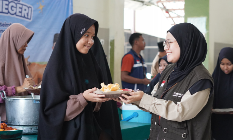 Senyum Santri, Bukti Cinta dari Donatur: Bakrie Amanah Sajikan Piring Gizi untuk Negeri