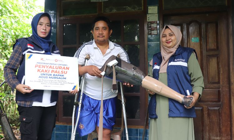 Penyaluran Kaki Palsu Untuk Agus Mursalim