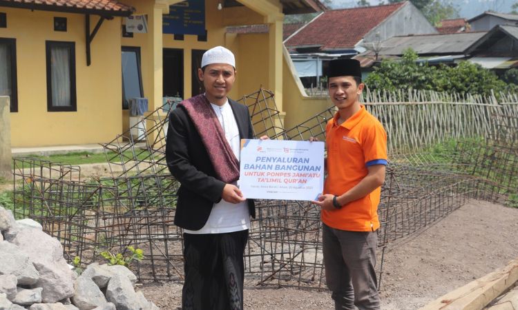 Penyaluran Bantuan Bahan Bangunan untuk Madrasah dan Pondok Pesantren