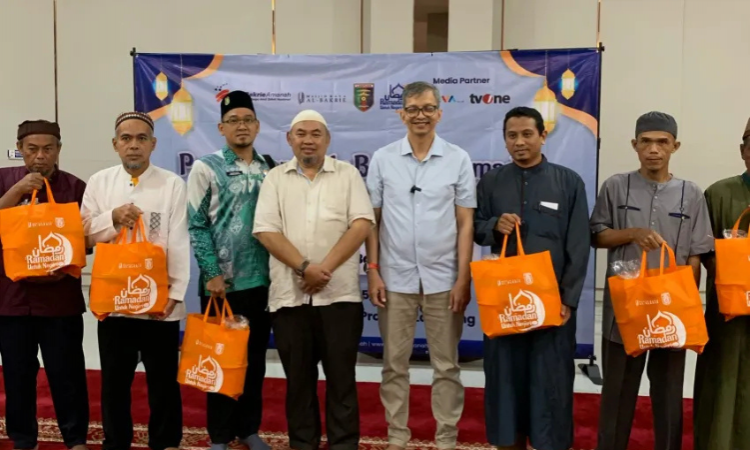 Paket Kado Bahagia Ramadan untuk Marbot dan Guru Ngaji  Masjid Al Bakrie Lampung