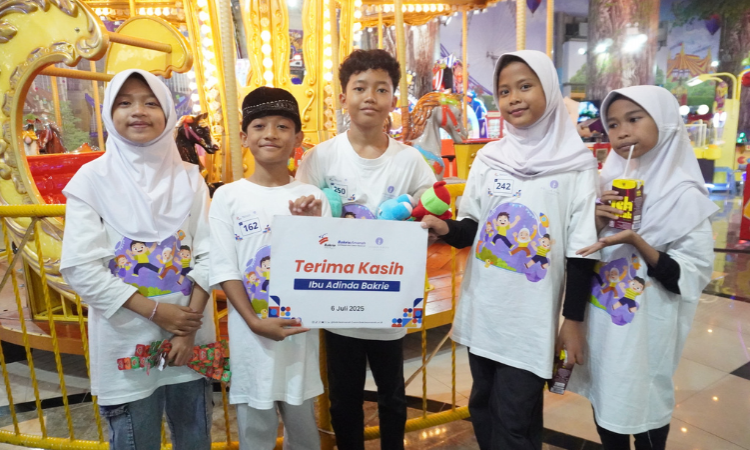Adinda Bakrie Ajak 300 Anak Yatim Dhuafa Bermain Arcade Game