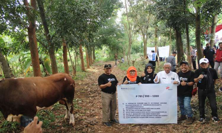 Qurban untuk Negeri, Bakrie Amanah Berqurban 9 Sapi di Purwakarta