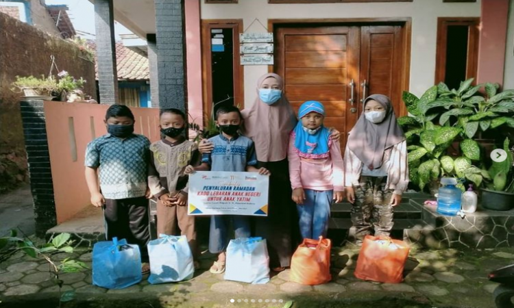 Penyaluran Ramadan Kado Lebaran Anak Negeri untuk Anak Yatim Cibiru, Bandung