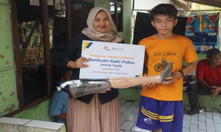 Penyaluran Kaki Palsu Untuk Taufik &amp; Nasih