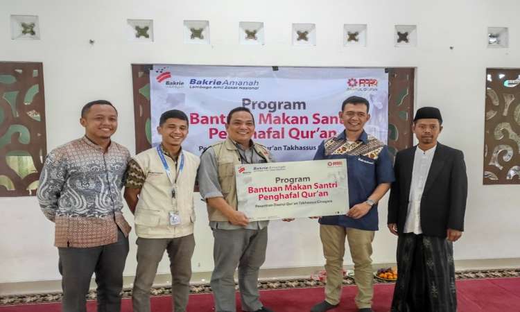 Bakrie Amanah bersama  PPPA Daarul Quran Berkolaborasi memberikan Bantuan Makanan Santri Penghafal Al-Quran 